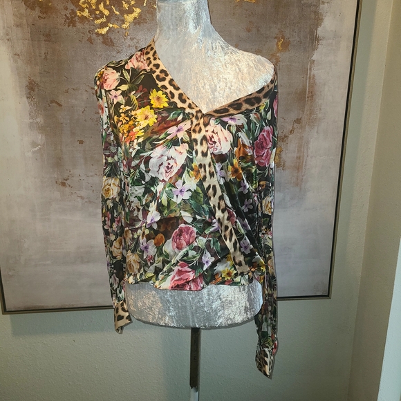 GENERATION LOVE / WOMEN /TOPS / BLOUSESGENERATIONLOVEKENZIE WRAP TOP - FLORA - Picture 6 of 10